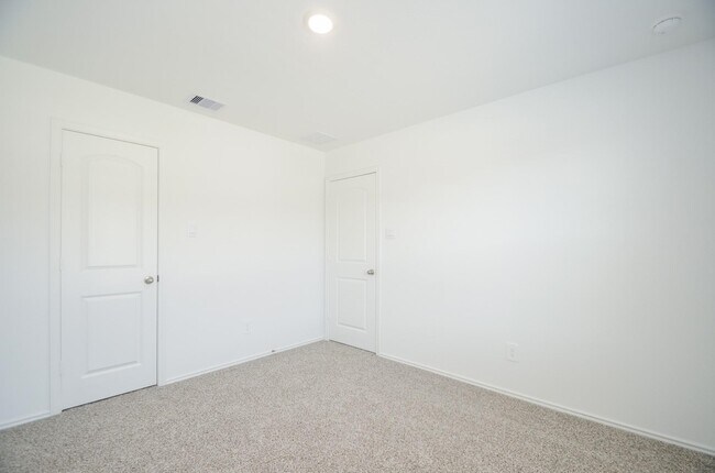 Building Photo - 5778 Hampton Vly Dr