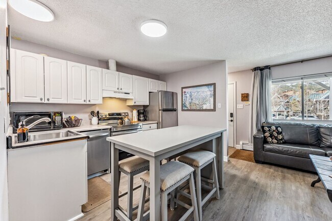 Building Photo - 412 S. Main, unit 113
