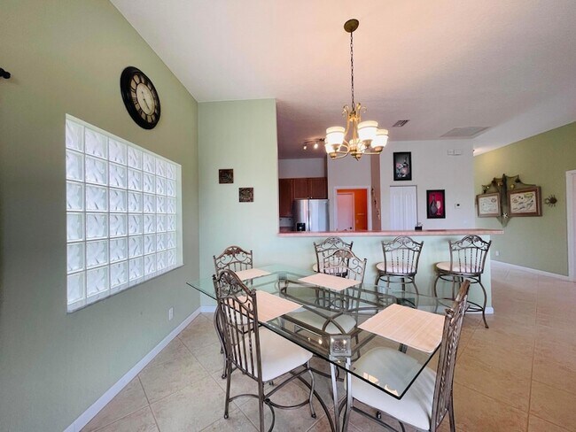 Building Photo - 137 Canterbury Pl