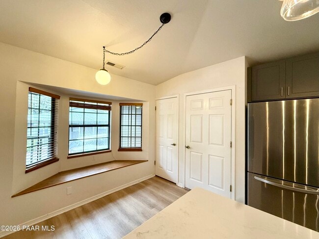 Building Photo - 1595 Sierry Peaks Dr
