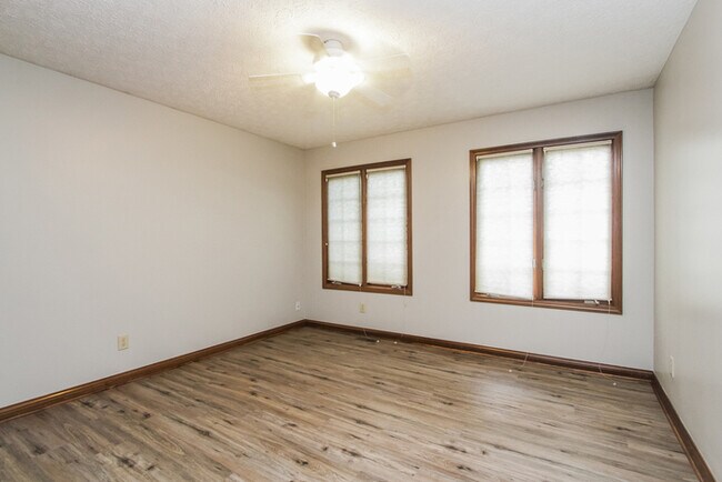 Building Photo - 7638 Chestnut Hills Dr