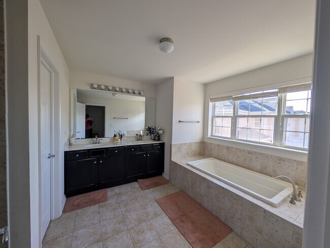 Building Photo - 60 Andrews Way