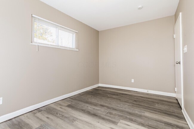 Building Photo - 4352 Ashgrove Dr