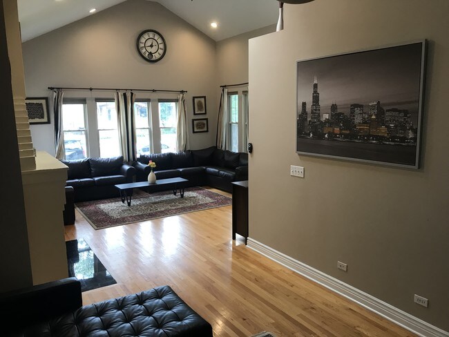 Building Photo - 4545 Lawndale Ave