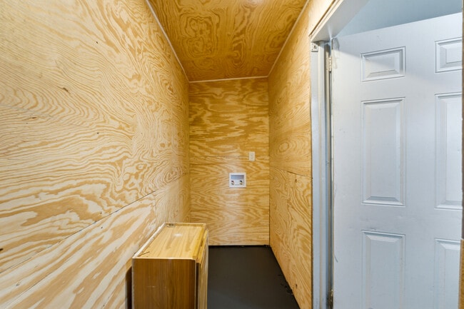 Building Photo - 937 La Marche Dr