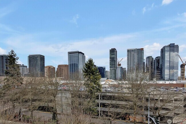 Building Photo - 3Bd/2Ba Bellevue Condo