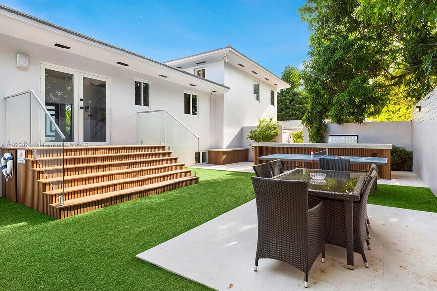 Building Photo - 668 NE 72nd Ter