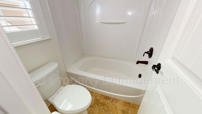Building Photo - 1349 Piper Pl