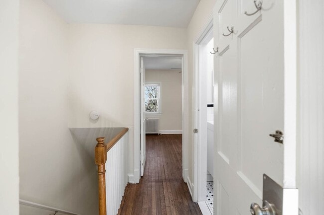 Building Photo - Capitol Hill Townhome | 3 Bed | 2 Bath | 1,350 Sf | Fenced-In Backyard