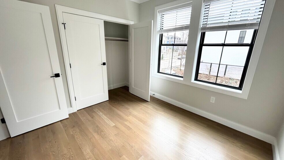 Building Photo - 283 Lamartine St