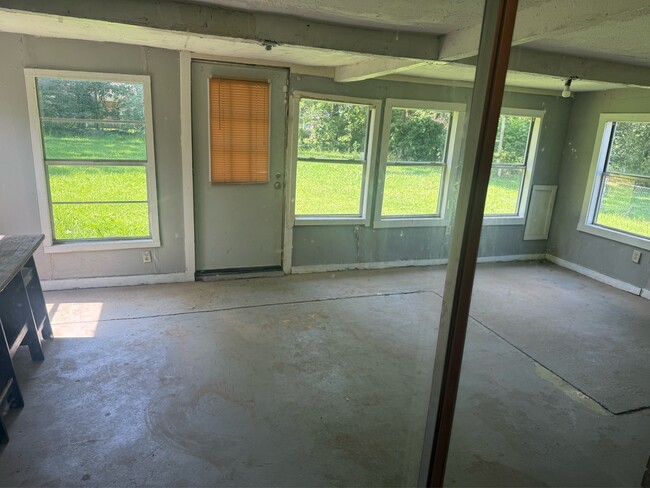 Building Photo - 1013 Terry Rd