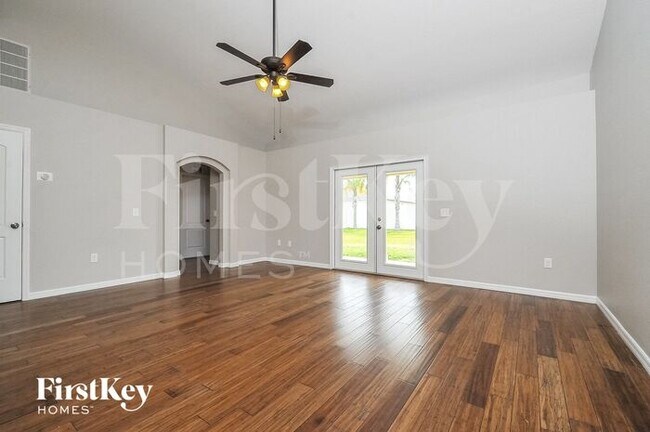 Building Photo - 5203 Ashwood Dr