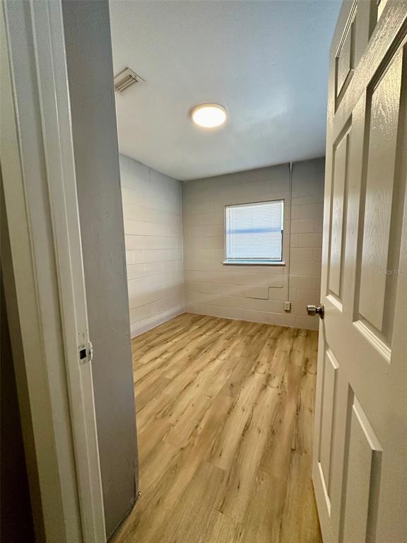 Building Photo - 637 NE Waldo Rd