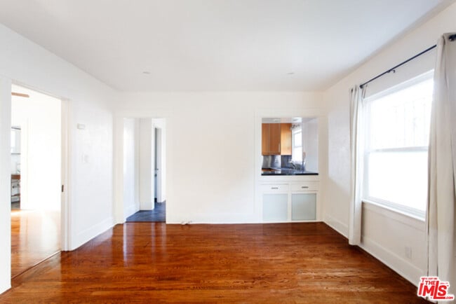 Building Photo - 547 Brooks Ave