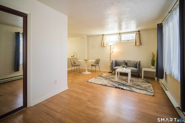 Building Photo - 120 Wooster St