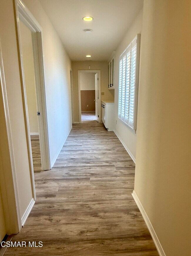 Building Photo - 1922 Golden Sky Cir