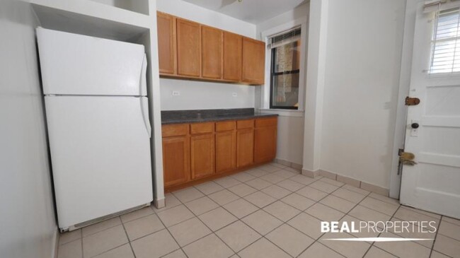 Building Photo - 2 bedroom in CHICAGO IL 60657