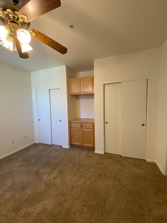 Building Photo - Centrally Located Downstairs Condo in the Oak Creek Villas