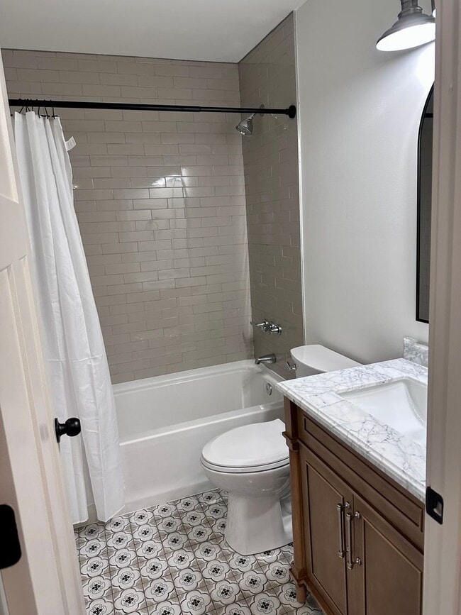 Building Photo - Newly Built Home minutes from Downtown Madison