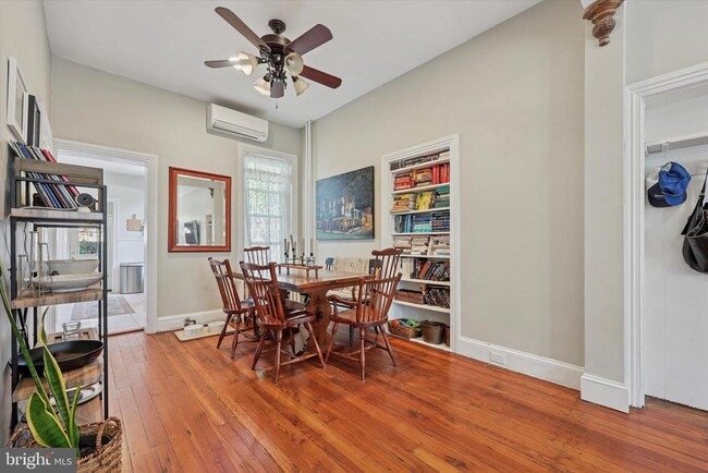 Building Photo - 466 1/2 Conarroe St