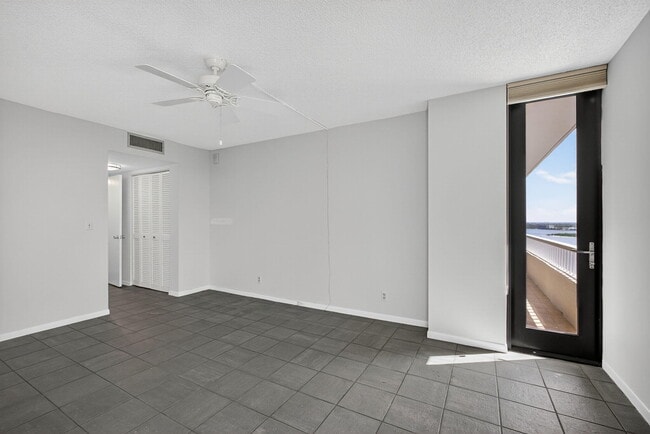 Building Photo - 5540 N Ocean Dr