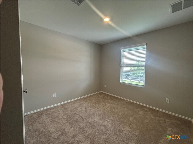 Building Photo - 321 Bertram Oaks Dr