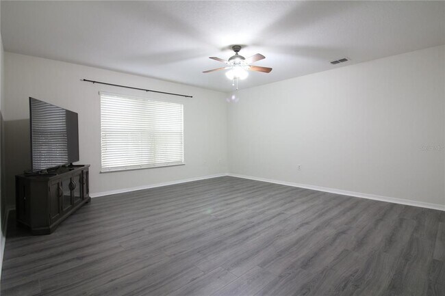 Building Photo - 1222 Myopia Hunt Club Dr