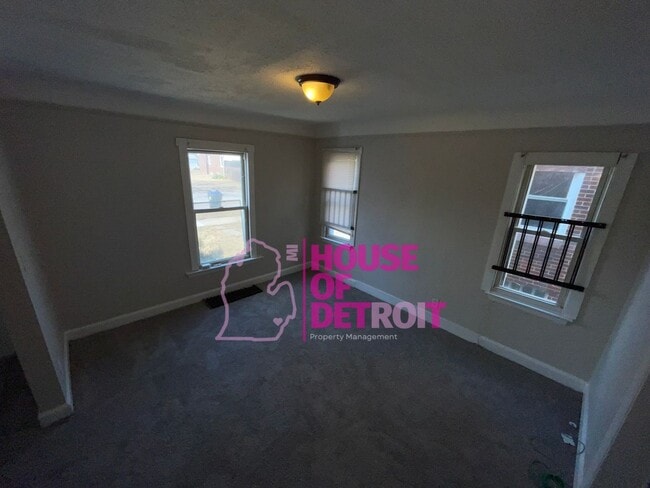 Building Photo - 2 BEDROOM | 1 BATH |