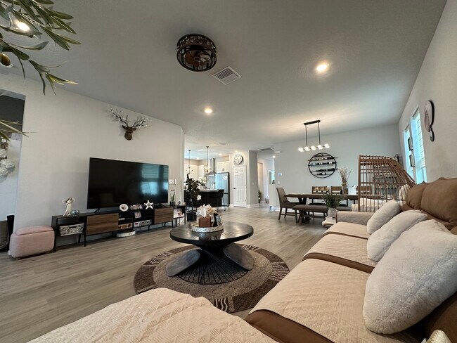 Building Photo - 28656 Sweet Persimmon Dr