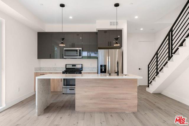 Building Photo - 15328 Weddington St