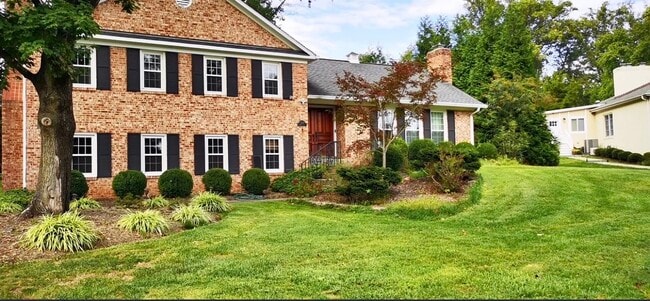 Building Photo - 1214 Vinita Ln