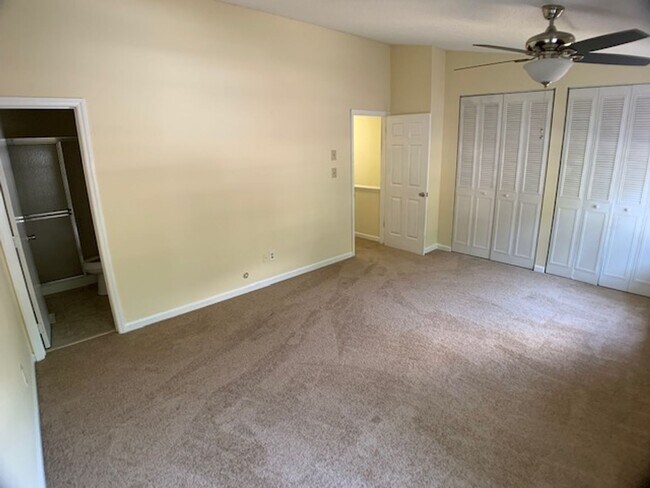 Building Photo - SARA1806