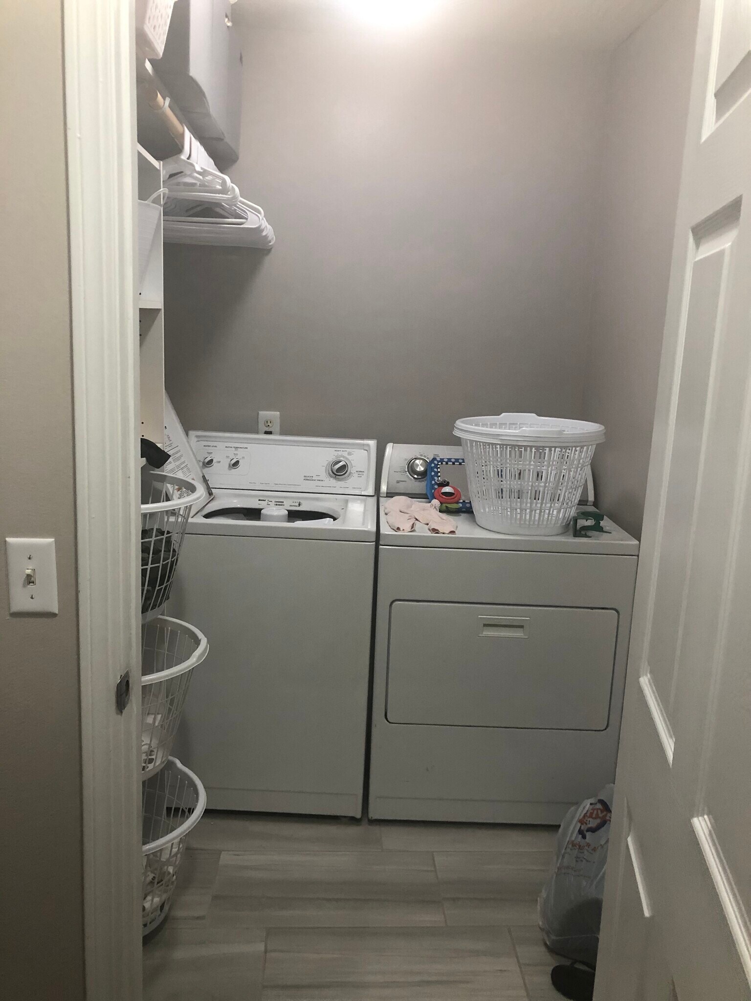 Building Photo - 850 W Hickory Nut Ct