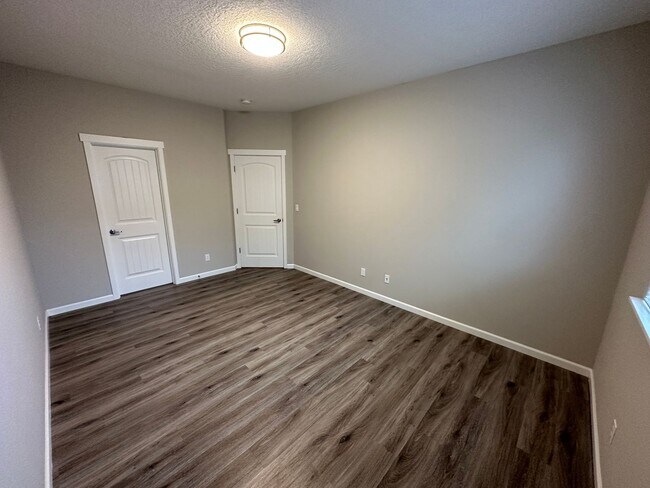 Building Photo - 553