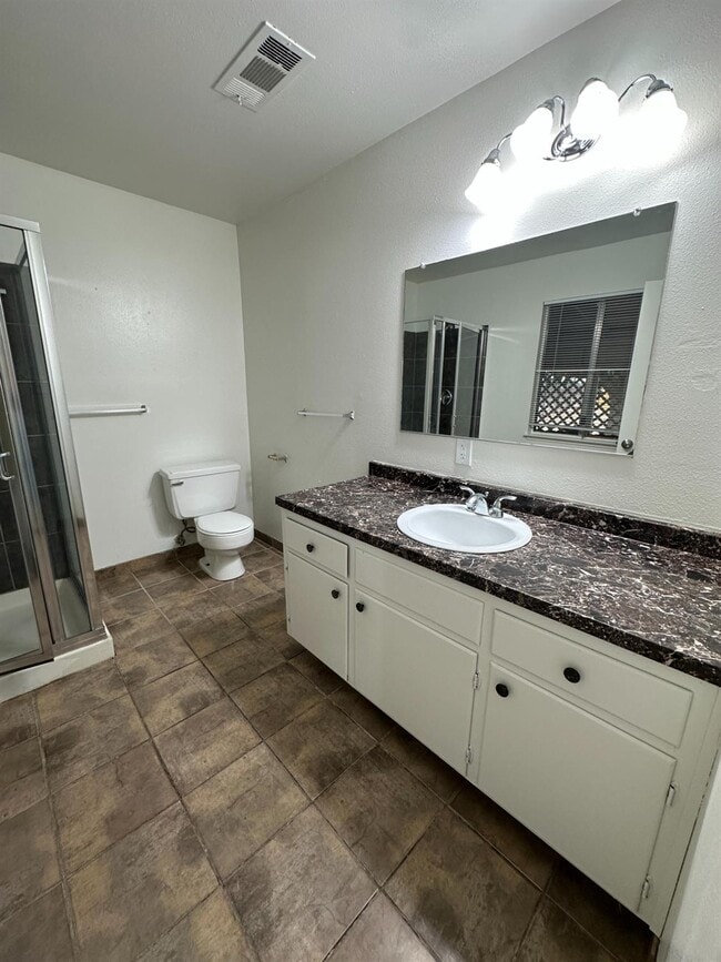 Building Photo - 707 N Villa Ave