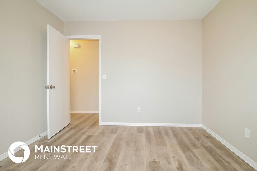 Building Photo - 5513 Cloverlawn Dr