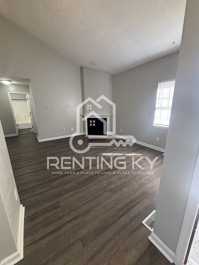 Building Photo - Newly Renovated 3-Bed, 2-Bath Stand-alone House!