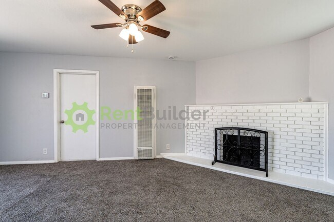 Building Photo - 8505 Roma Ave NE