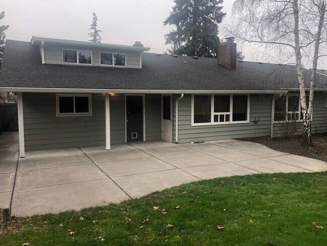 Building Photo - Stylish & Spacious 3-Bedroom Home in SE Sa...