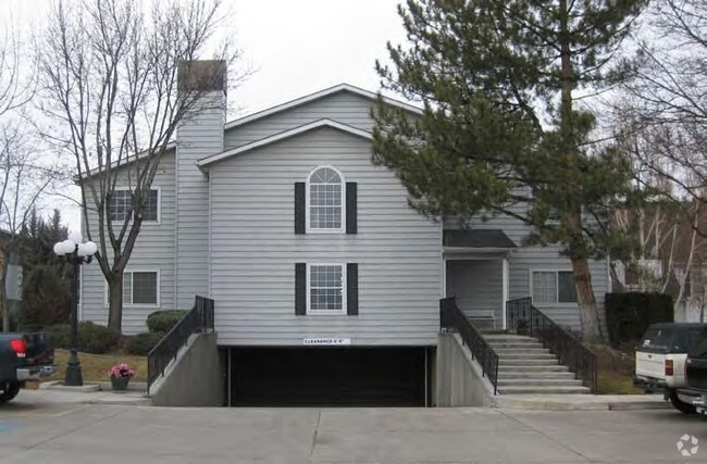 Building Photo - Maple Grove Apartment Homes