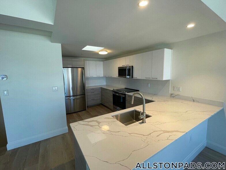 Building Photo - 1079 Commonwealth Ave