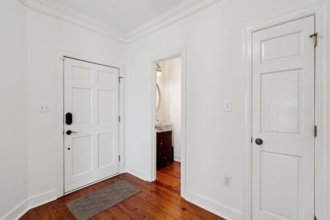 Building Photo - Downtown Charleston Waterfront Townhouse