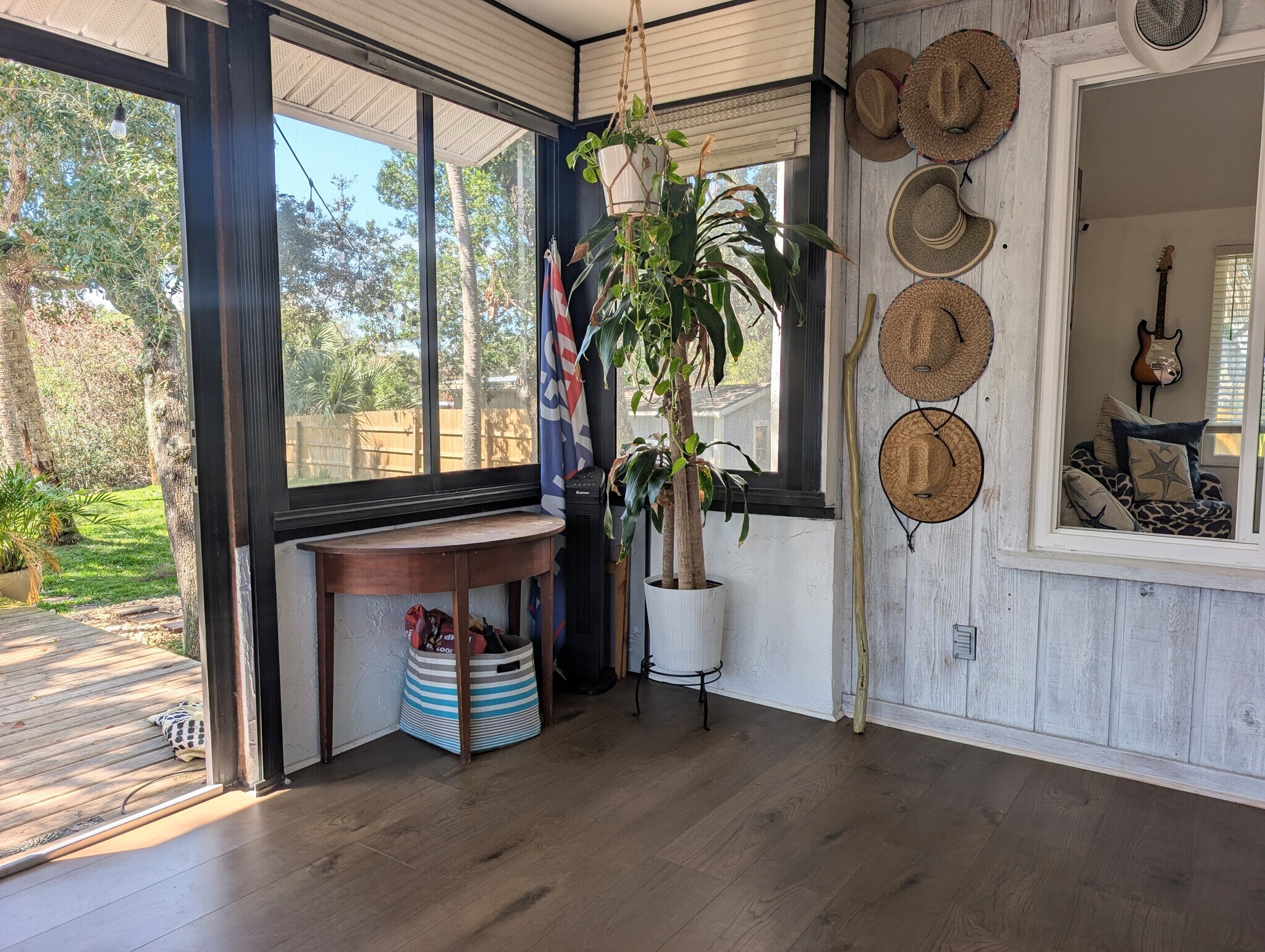 Enclosed back porch - 4440 Saxon Dr