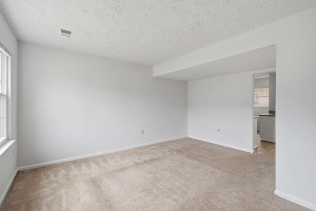 Building Photo - Beautifully Refreshed 3BR Townhome with Private Fenced Backyard in Brandy Station