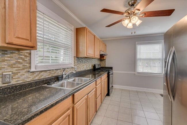 Building Photo - 2406 Sparks Rd