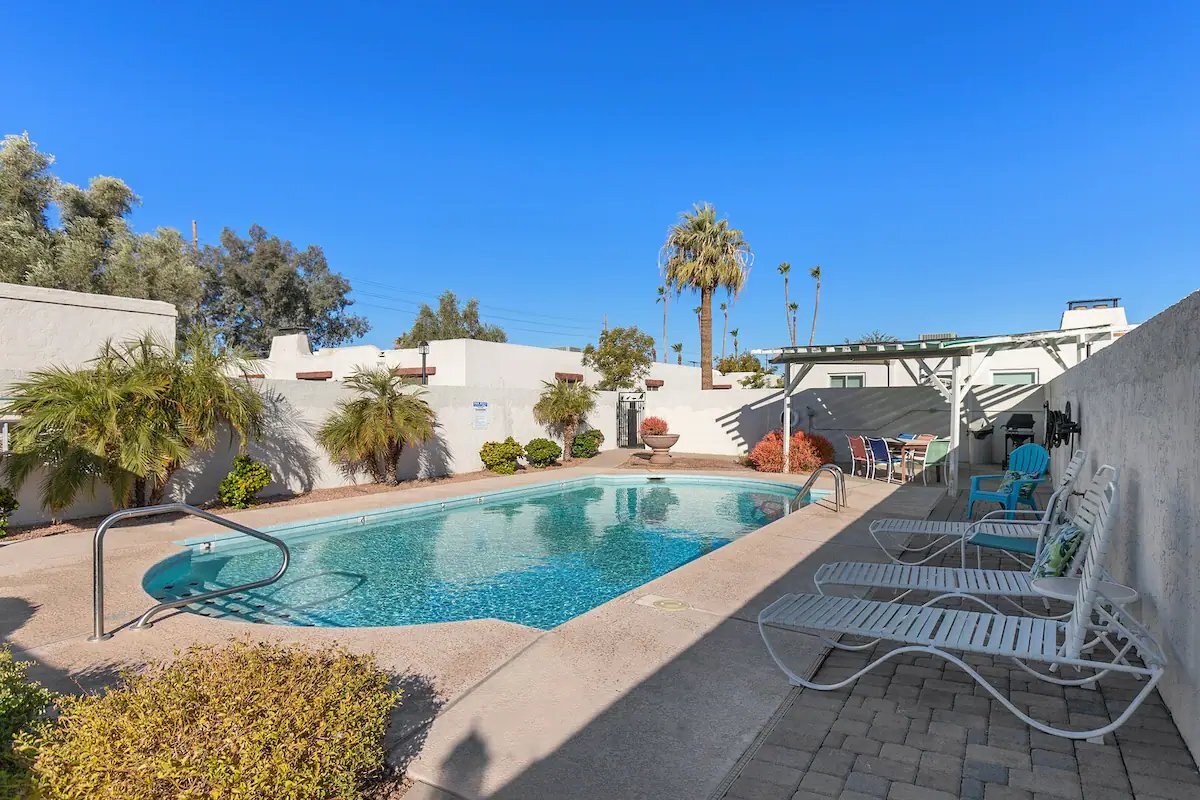 Building Photo - 8066 E Oak St