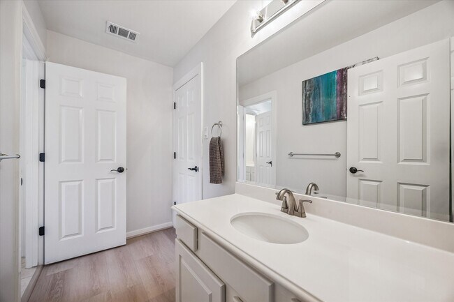 Building Photo - 3047 Bonnebridge Way Blvd