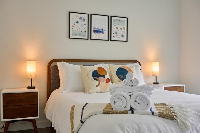 Building Photo - 2076 Dry Creek