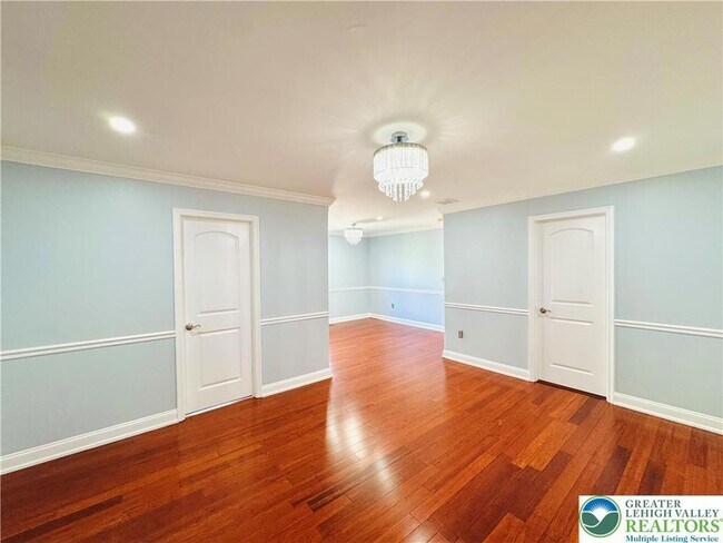 Building Photo - 6945 Hunt Dr