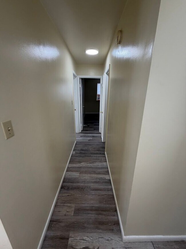 Building Photo - Newly updated 2nd floor Laurel Springs condo, Exeter Township